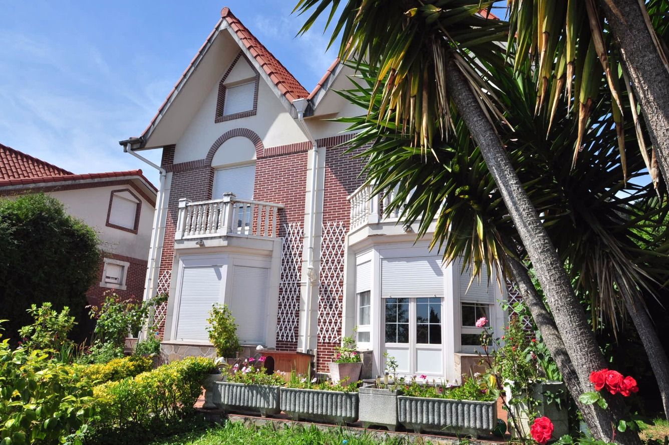 Exterior view of House or chalet for sale in Castro-Urdiales  with Heating and Terrace