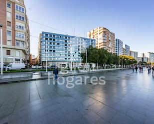 Vista exterior de Pis en venda en Gijón  amb Calefacció, Parquet i Balcó