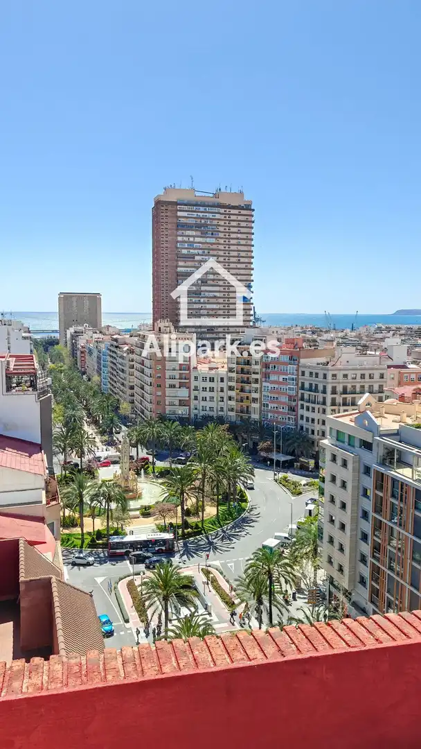 Vista exterior de Piso en venta en Alicante / Alacant con Aire acondicionado, Terraza y Balcón