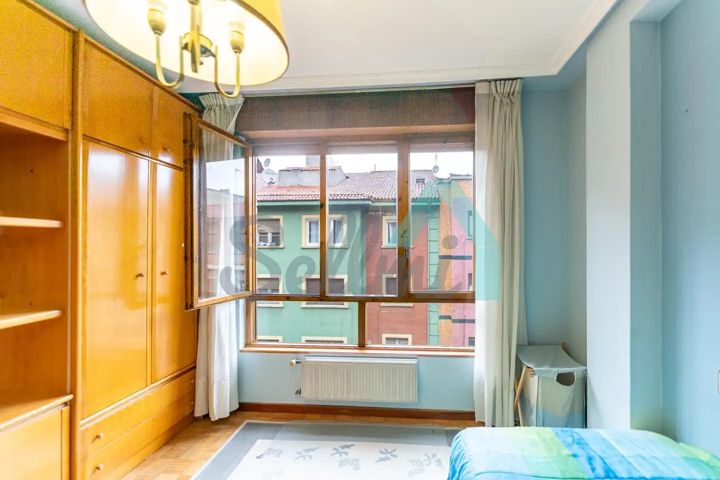 Habitación de Piso de alquiler en Oviedo  con Calefacción, Parquet y Terraza