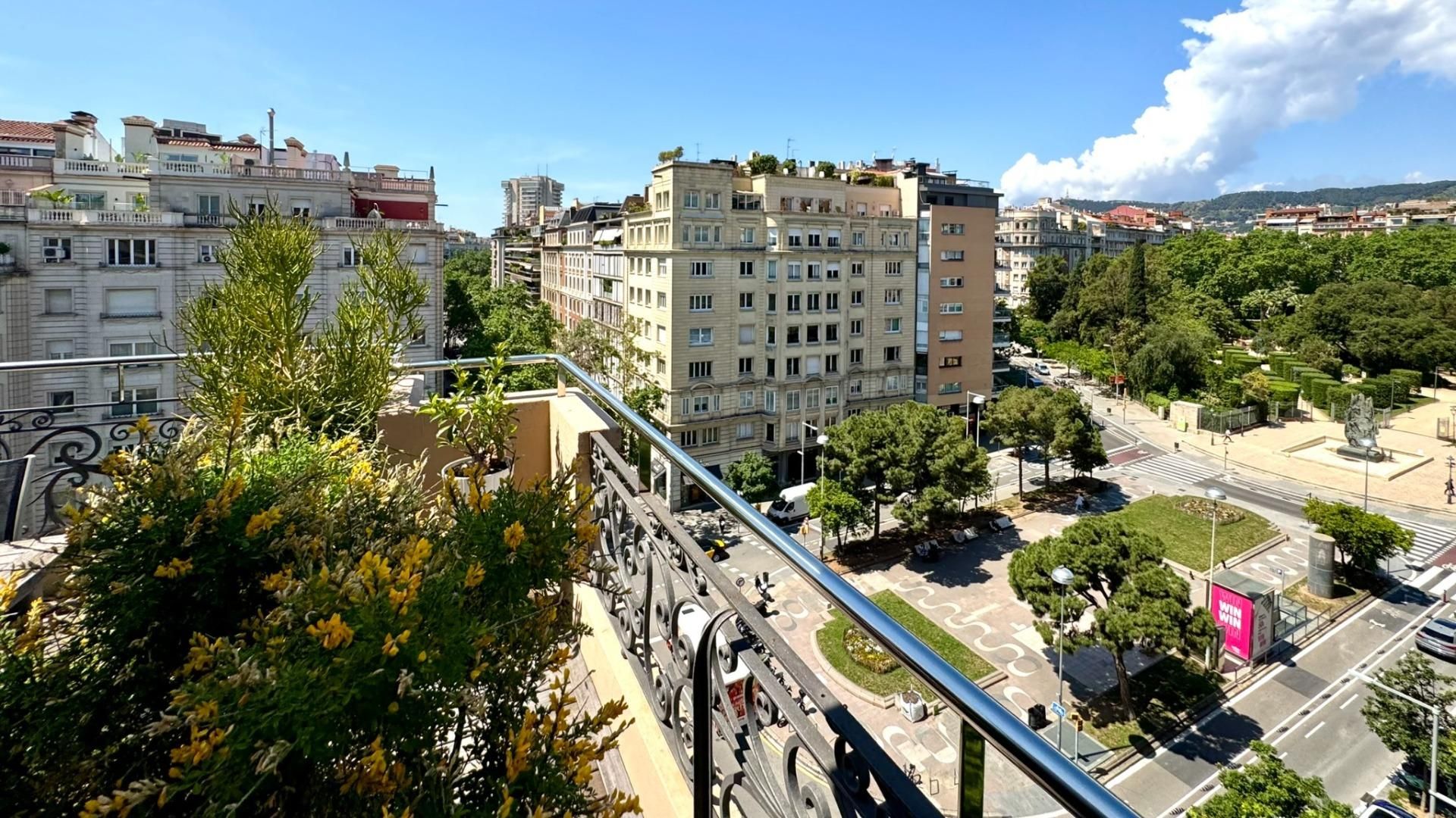 Exterior view of Attic for sale in  Barcelona Capital  with Air Conditioner, Heating and Parquet flooring
