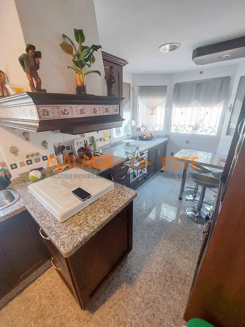 Cuina de Casa o xalet en venda en Vélez-Málaga amb Terrassa i Traster