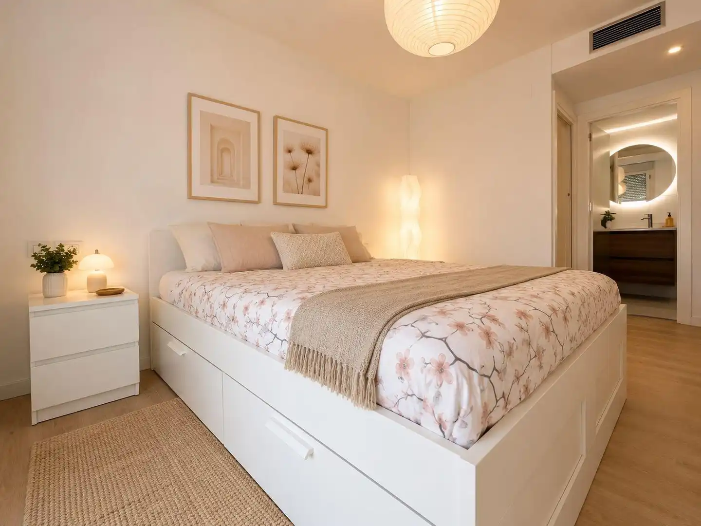 Schlafzimmer von Wohnung zur Miete in Valencia mit Klimaanlage, Heizung und Möbliert