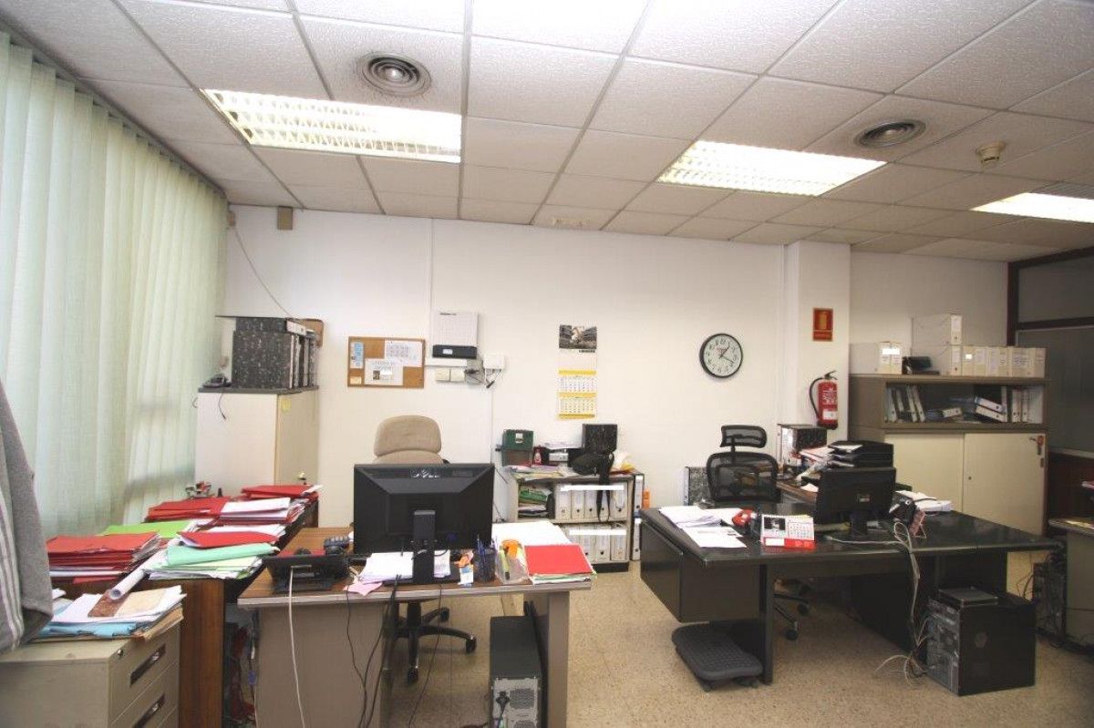 Office for sale in Sant Vicenç Dels Horts  with Air Conditioner and Heating