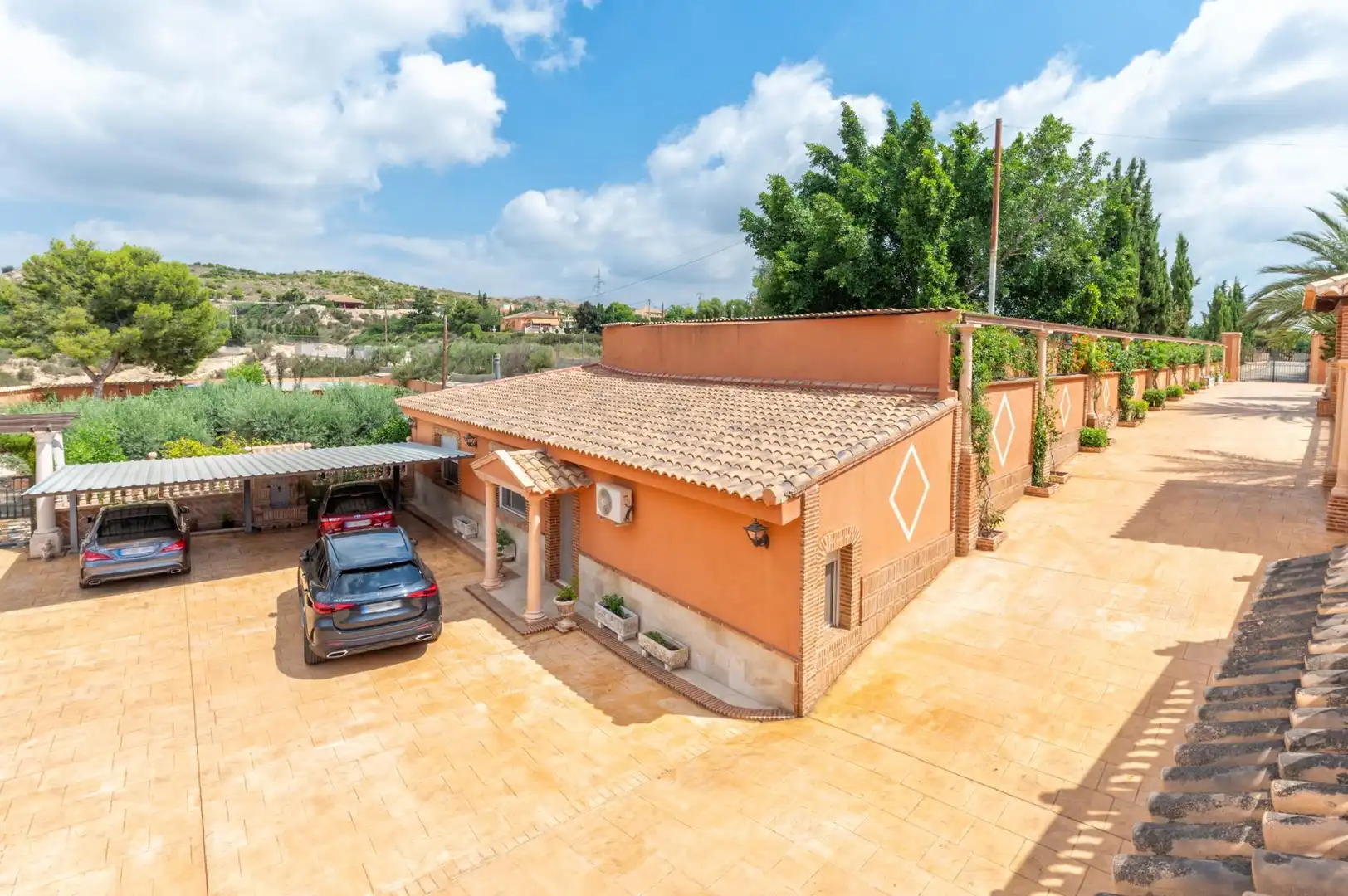 Vista exterior de Casa o xalet en venda en Elche / Elx amb Aire condicionat, Calefacció i Jardí privat