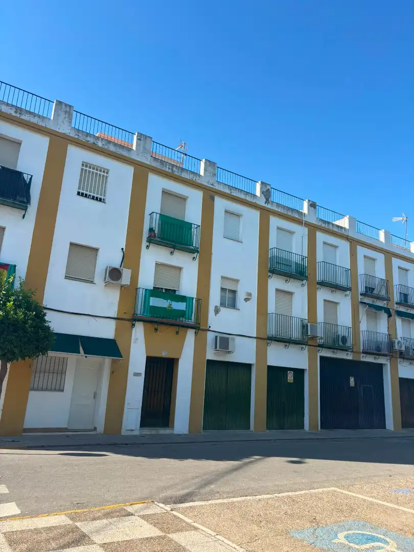 Vista exterior de Pis en venda en Los Palacios y Villafranca amb Aire condicionat, Traster i Balcó