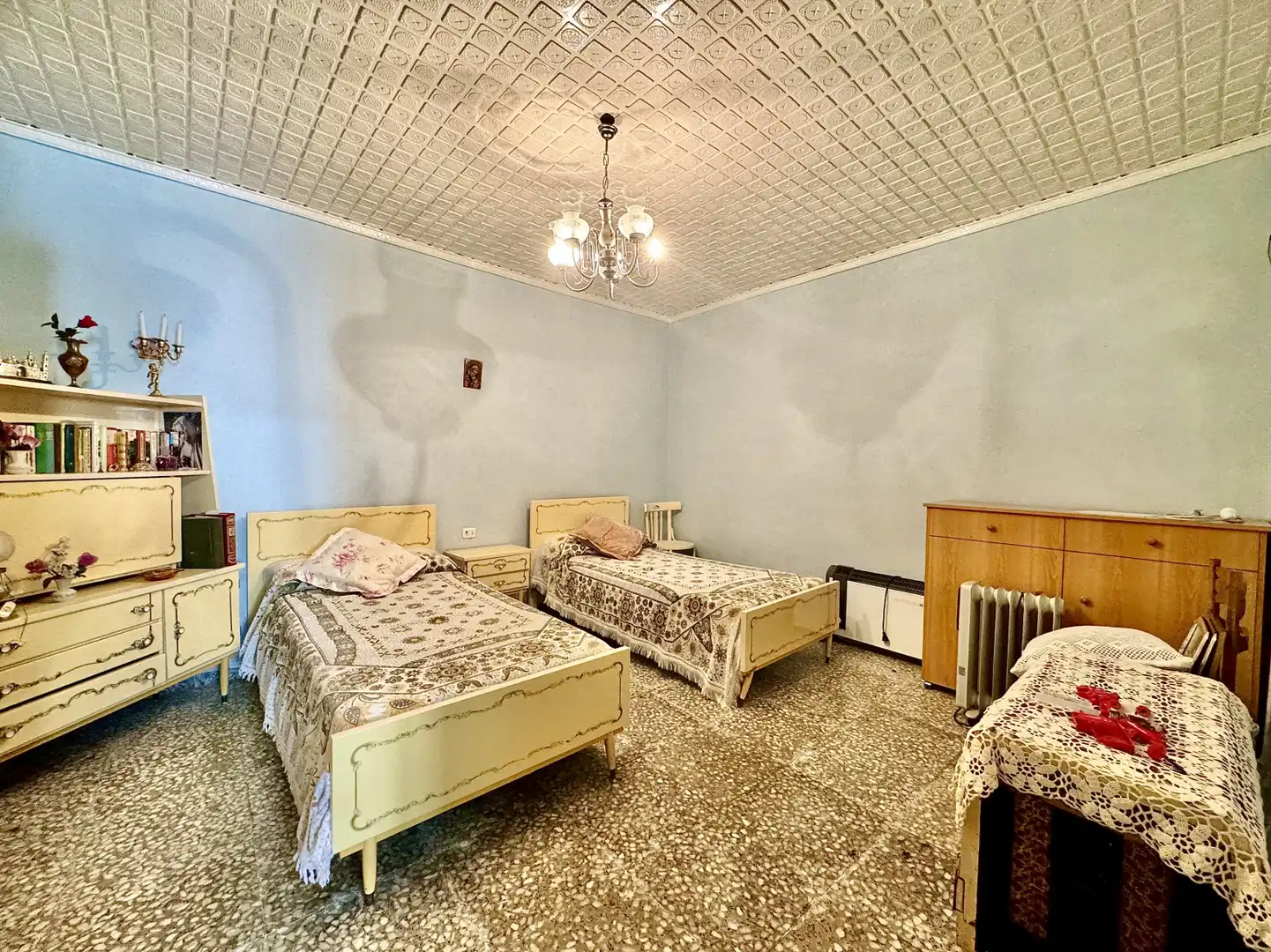 Habitación de Casa adosada en venta en Pozorrubielos de la Mancha con Calefacción, Trastero y Amueblado