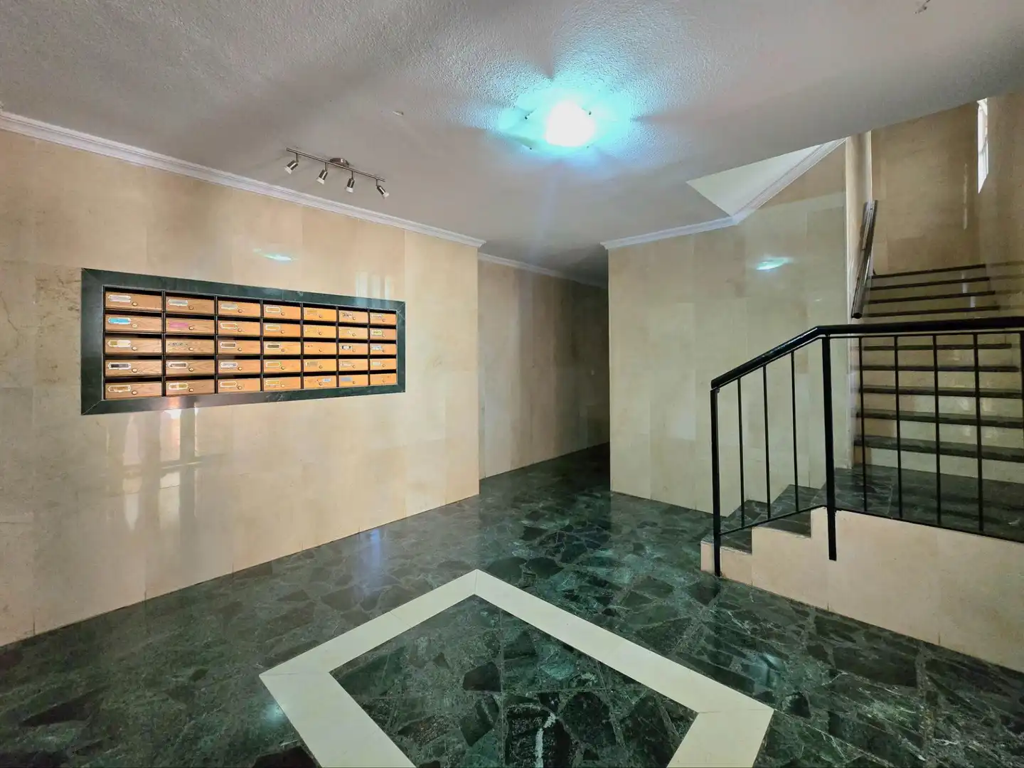 Wohnung zum Verkauf in Torremolinos mit Klimaanlage, Parkett und Terrasse