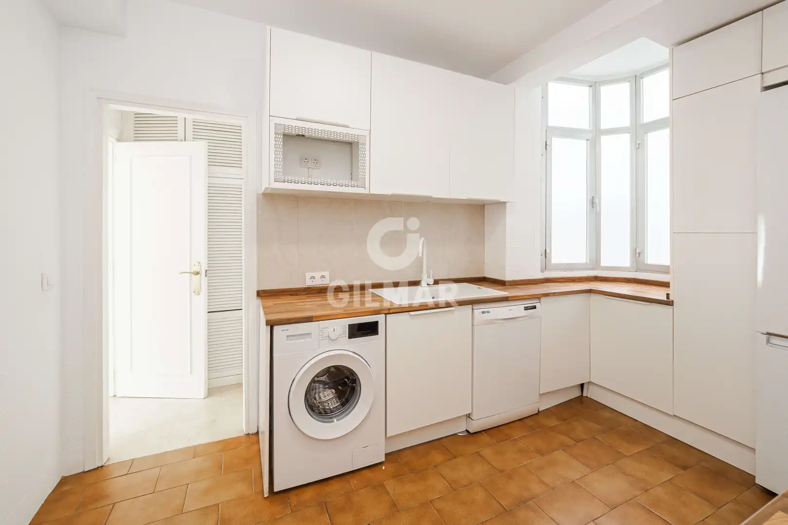 Cocina de Piso en venta en Sevilla con Calefacción