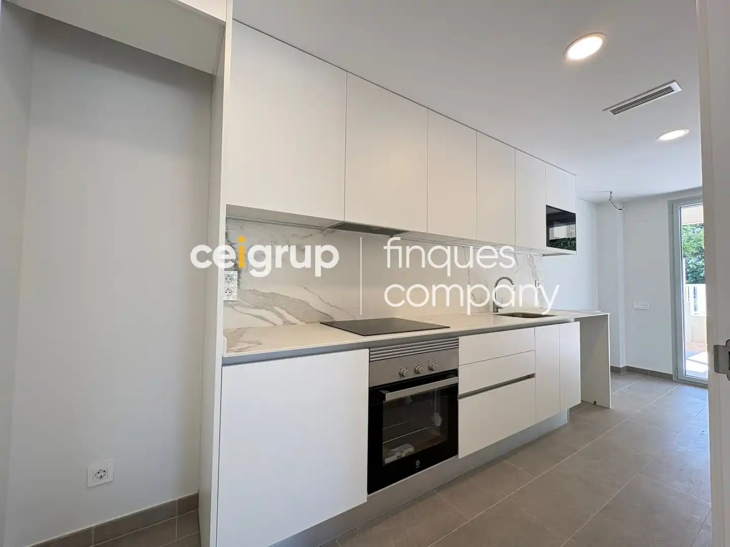 Planta baja en venta en Carrer de Roberto Bolaño Ávalos, Domeny