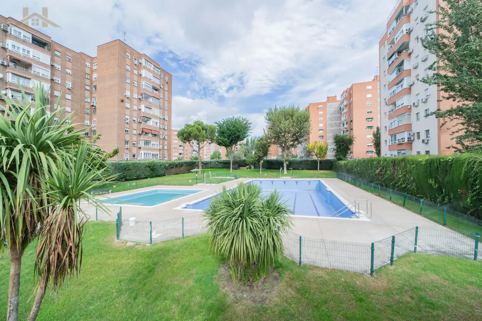 Swimming pool of Flat for sale in Fuenlabrada  with Air Conditioner, Heating and Storage room
