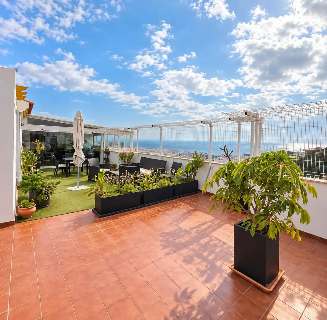 Penthouse with pool for sale in Benalmádena pueblo