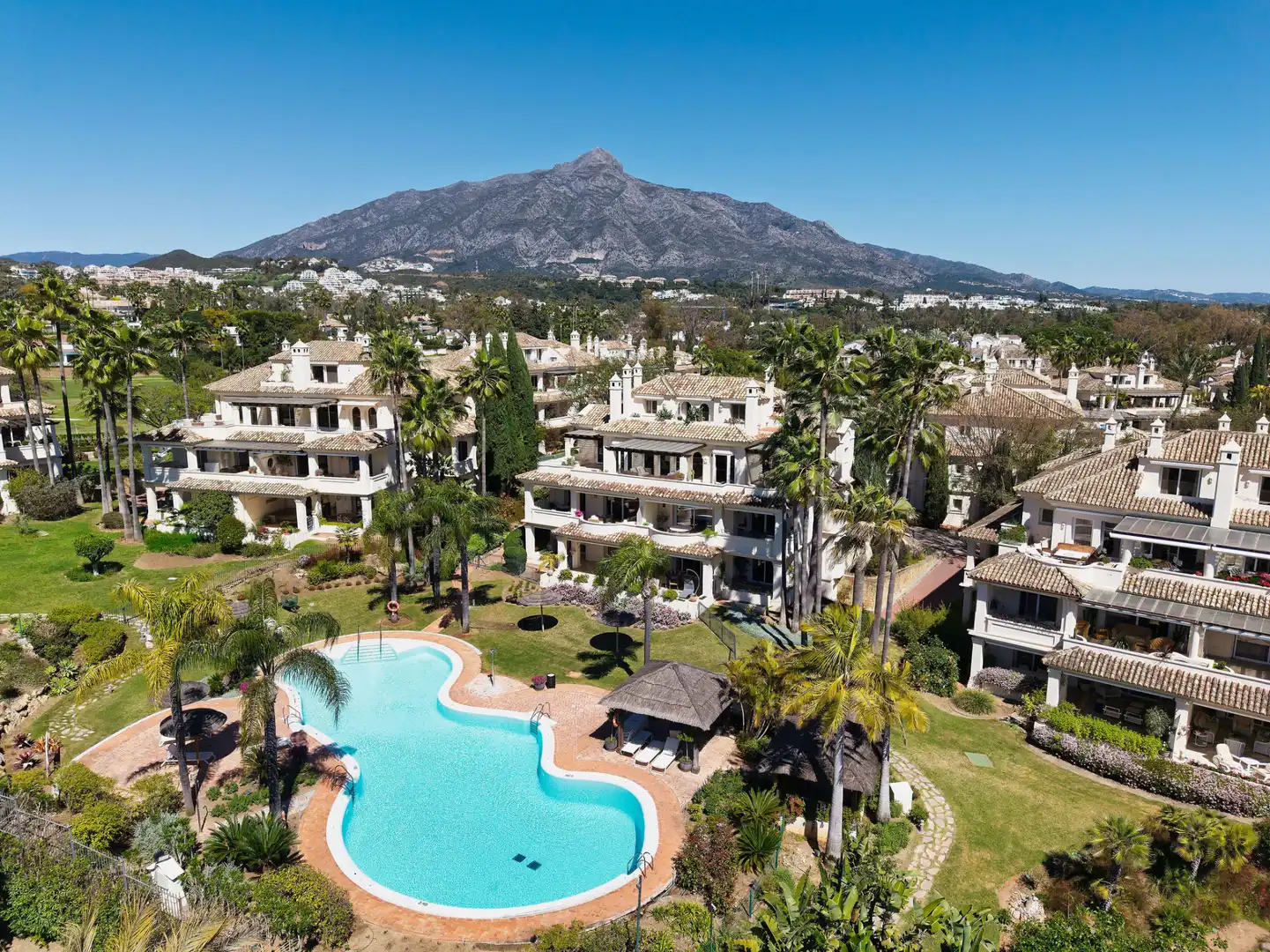 Exterior view of Attic for sale in Marbella  with Air Conditioner, Terrace and Storage room