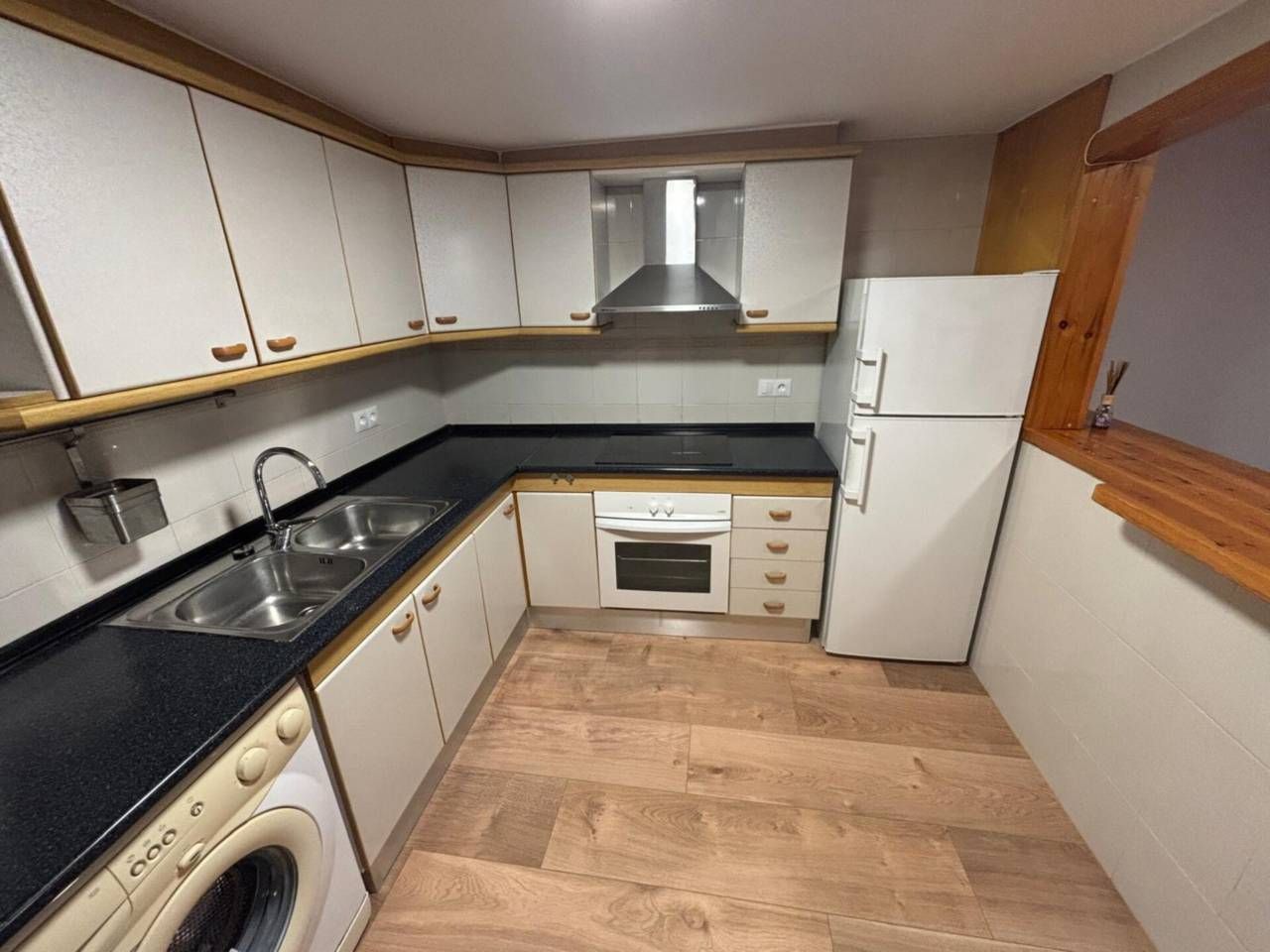 Cuina de Dúplex en venda en Vilanova i la Geltrú amb Calefacció, Parquet i Traster