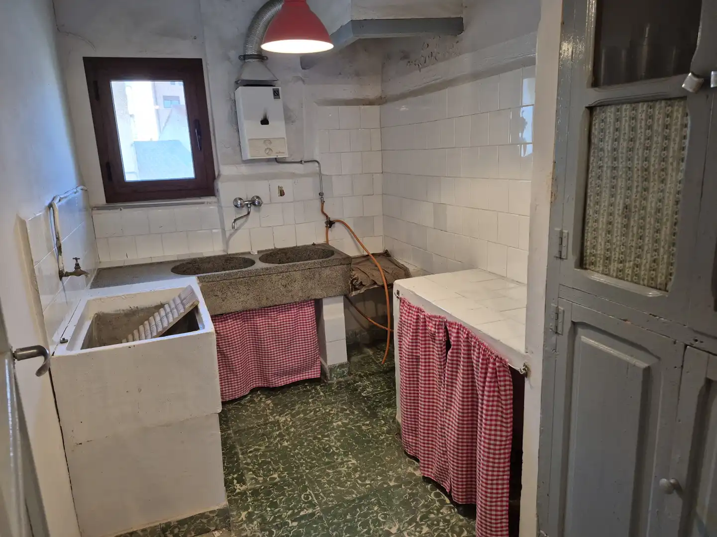 Küche von Gebäude zum Verkauf in Sarrión, Teruel