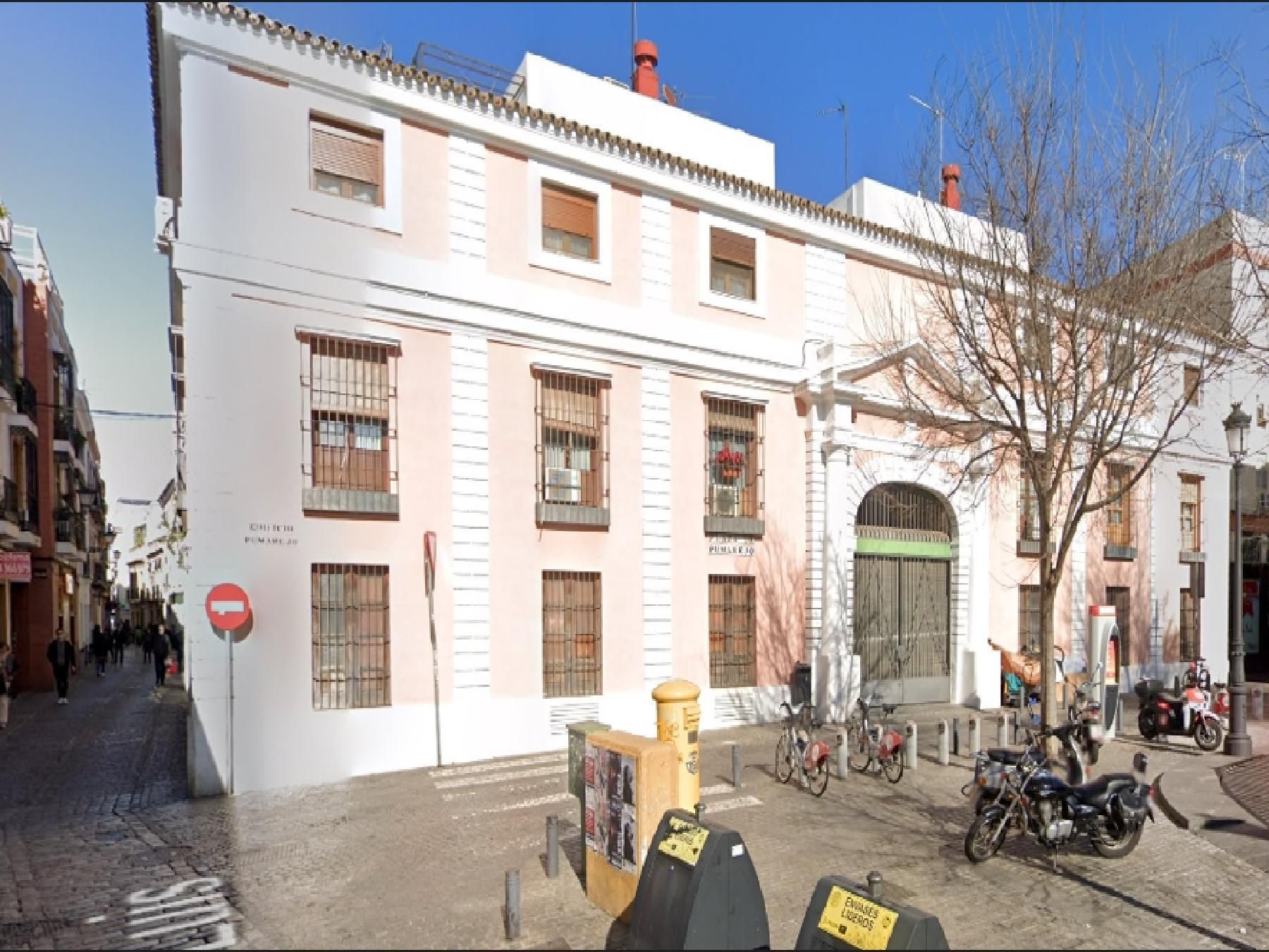 Vista exterior de Local en venda en  Sevilla Capital