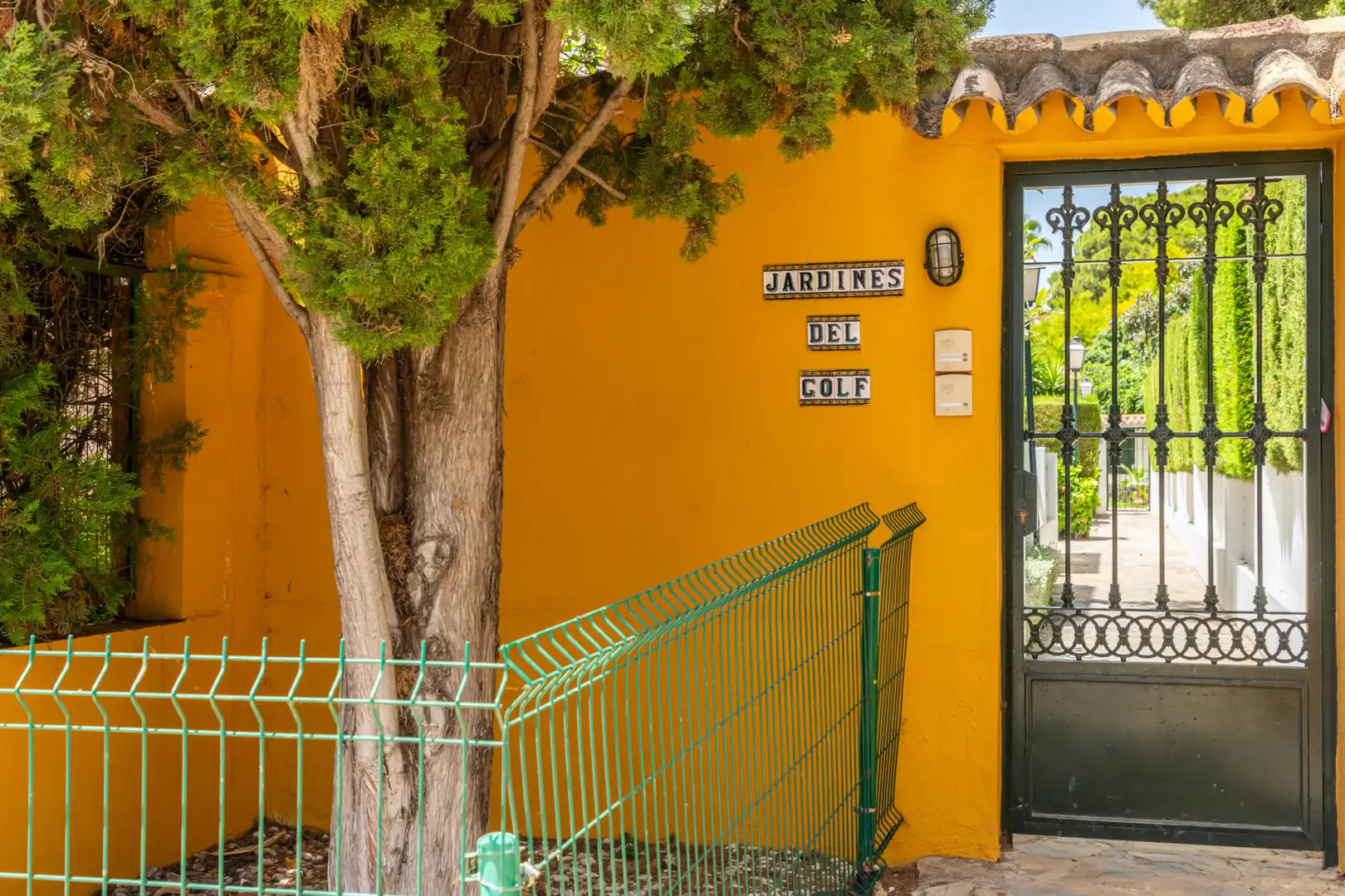 Exterior view of Detached homes for rent in Estepona  with Air Conditioner, Private garden and Terrace