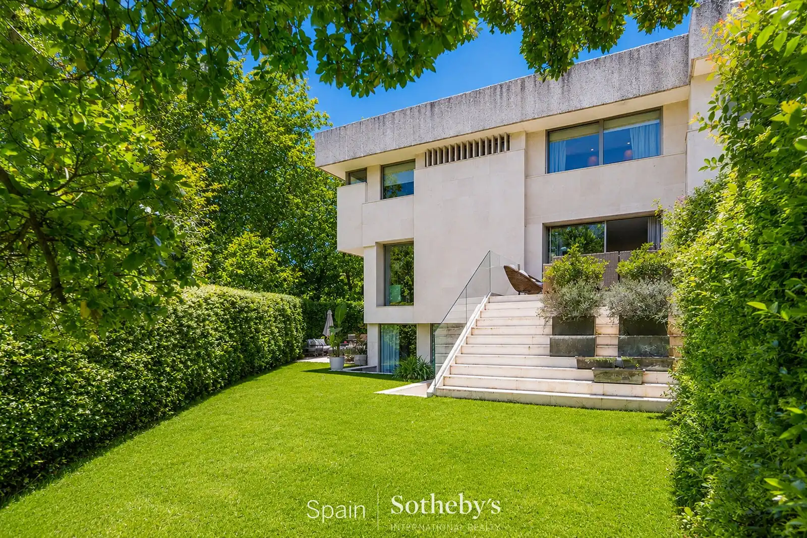 Vista exterior de Casa adosada en venta en Madrid con Aire acondicionado, Calefacción y Jardín privado