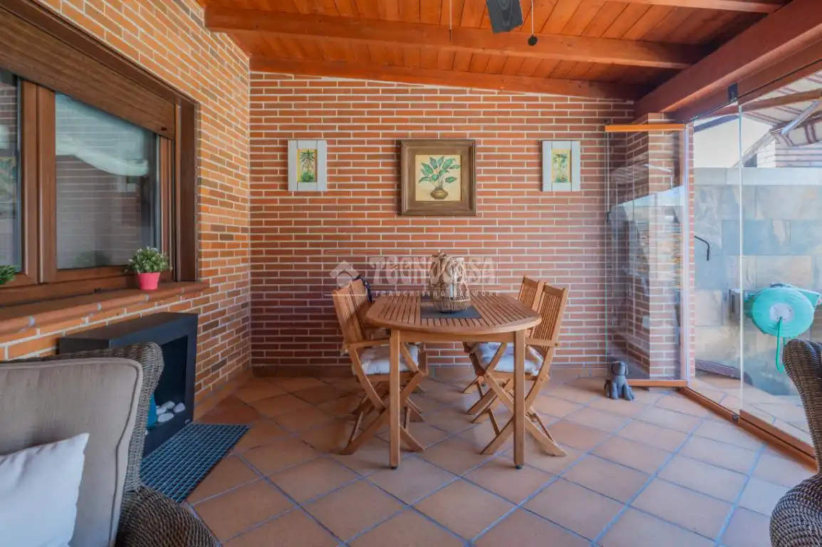 Terrassa de Casa adosada en venda en Arroyomolinos (Madrid) amb Aire condicionat, Calefacció i Jardí privat