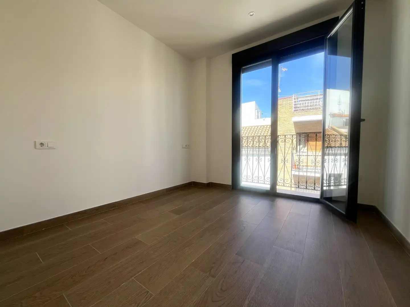 Bedroom of Flat for rent in  Sevilla Capital  with Air Conditioner, Heating and Storage room