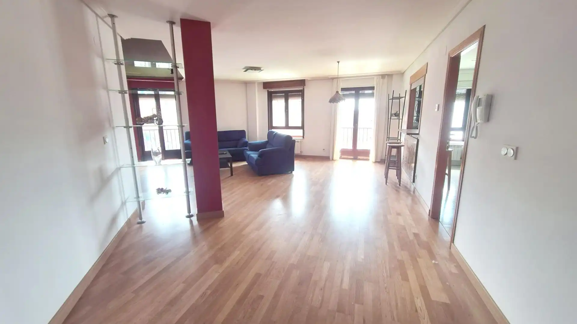 Sala de estar de Piso en venta en Ponferrada con Calefacción, Trastero y Balcón
