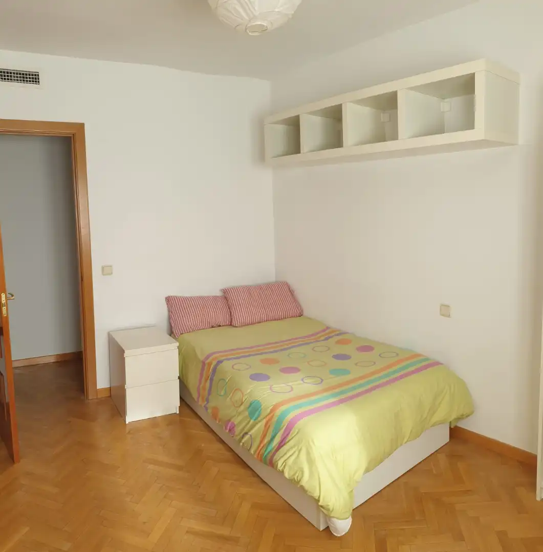 Schlafzimmer von Wohnung zur Miete in Madrid mit Klimaanlage, Heizung und Abstellraum