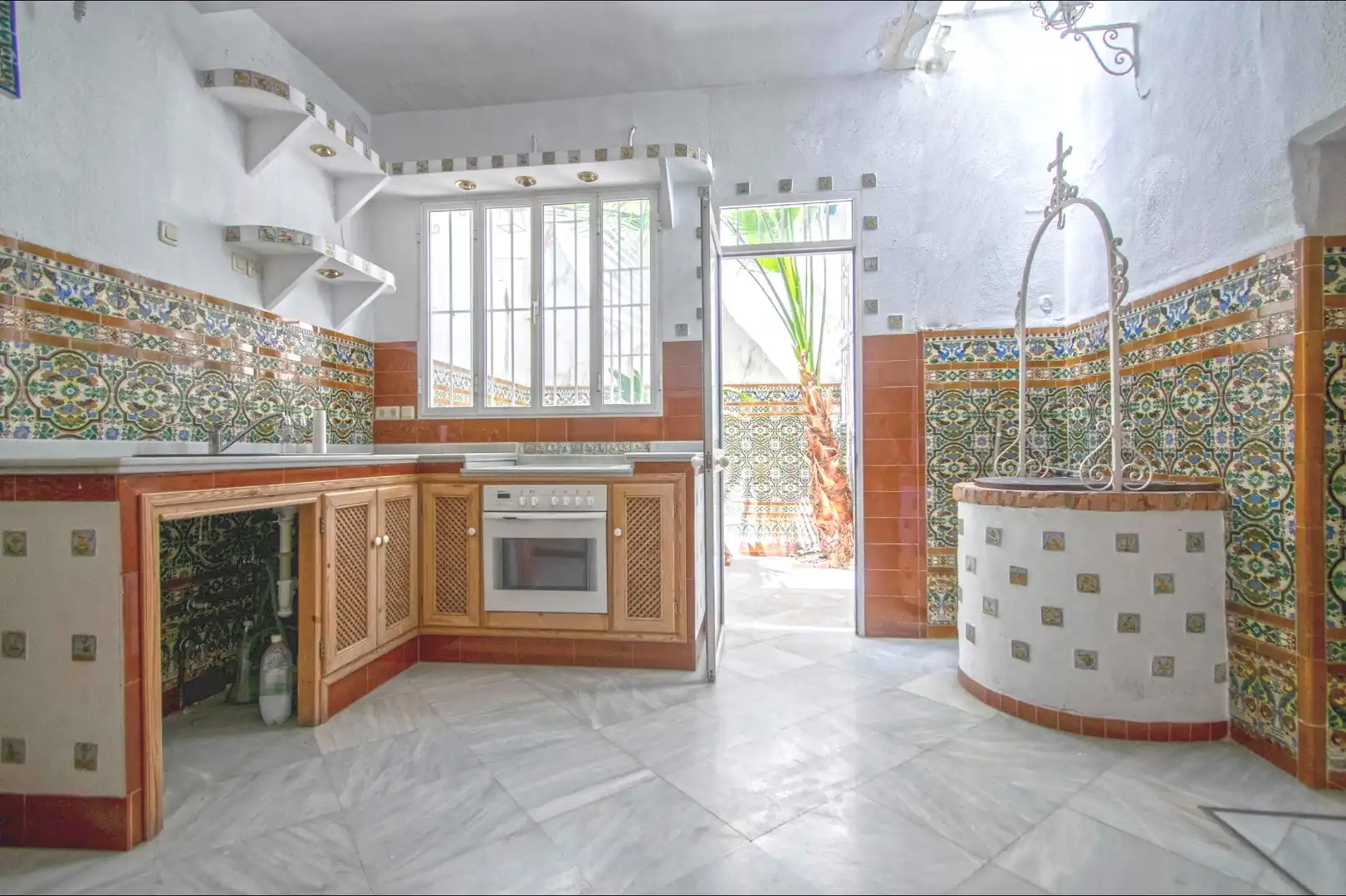 Cuina de Casa o xalet en venda en Sevilla amb Aire condicionat, Terrassa i Traster