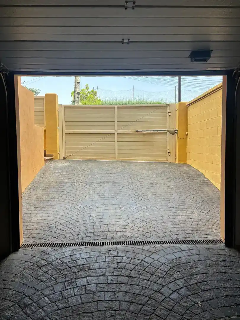 Aparcament de Casa o xalet en venda en Ogíjares amb Aire condicionat i Piscina