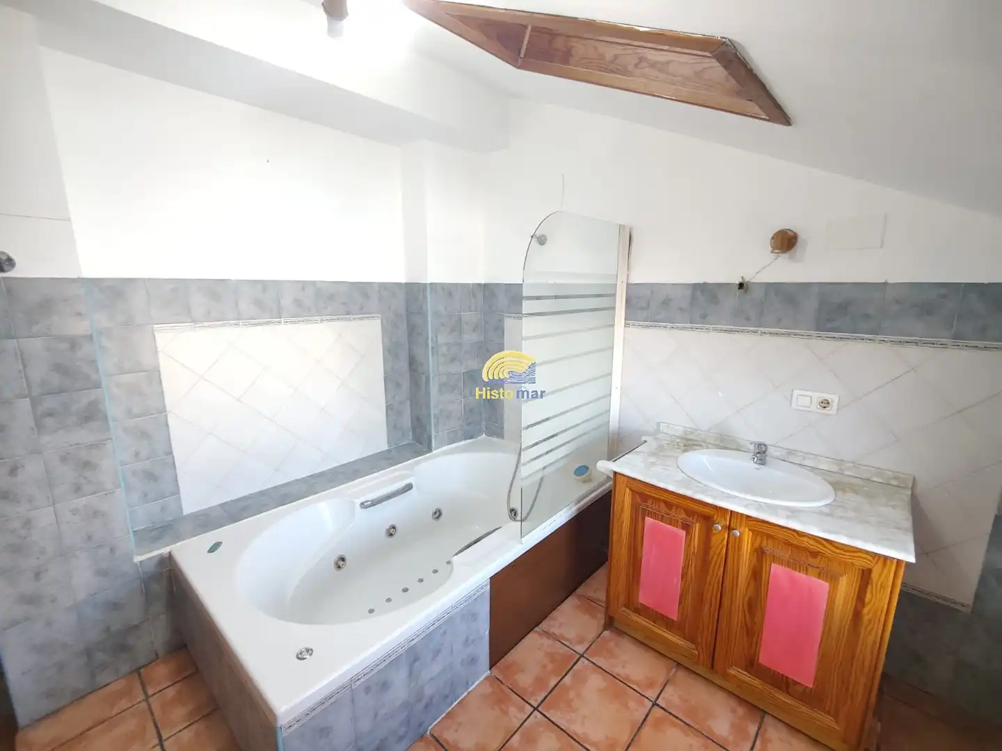 Bany de Casa o xalet en venda en Sagunto / Sagunt amb Aire condicionat, Terrassa i Balcó