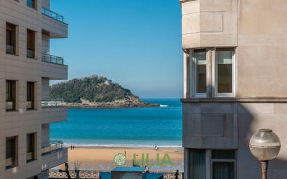 Vista exterior de Pis en venda en Donostia - San Sebastián  amb Balcó