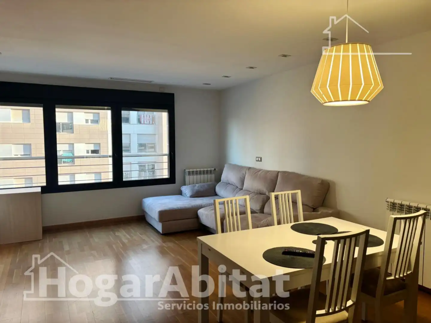 Sala de estar de Piso en venta en Castellón de la Plana / Castelló de la Plana con Aire acondicionado, Trastero y Amueblado