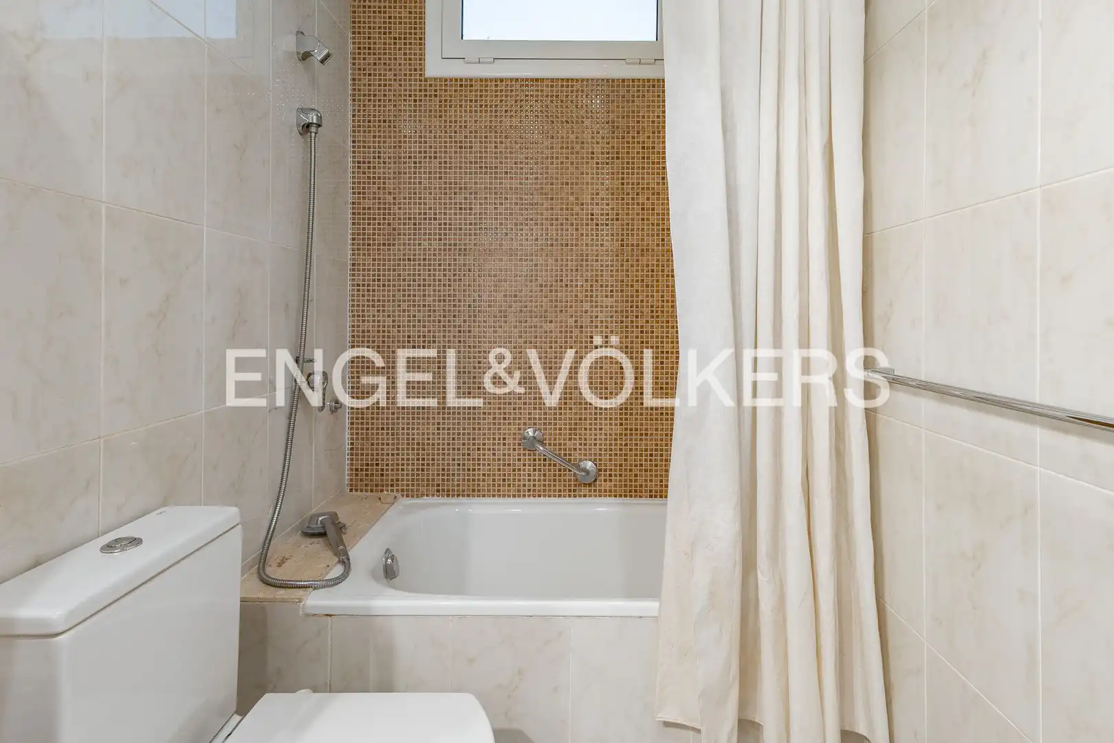 Bathroom of Flat for sale in Barcelona  with Air Conditioner and Heating