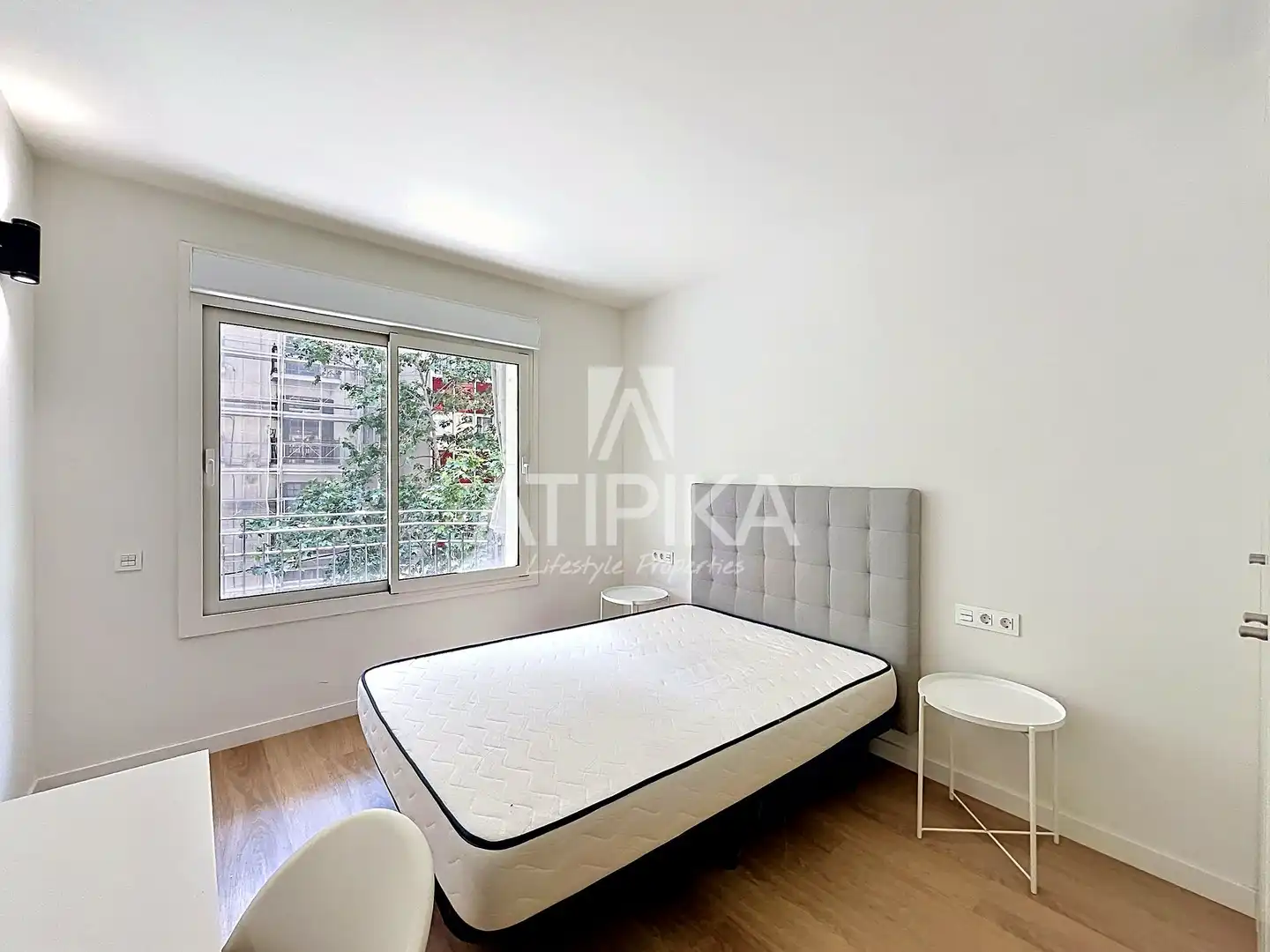 Schlafzimmer von Wohnung zum Verkauf in Barcelona mit Klimaanlage, Parkett und Terrasse