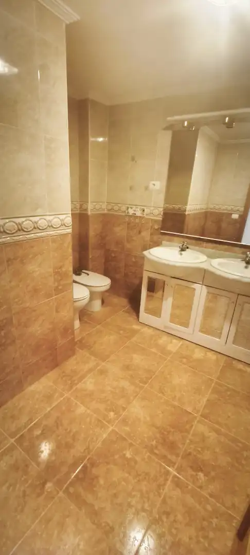 Baño de Piso en venta en Castellón de la Plana / Castelló de la Plana con Aire acondicionado, Calefacción y Trastero