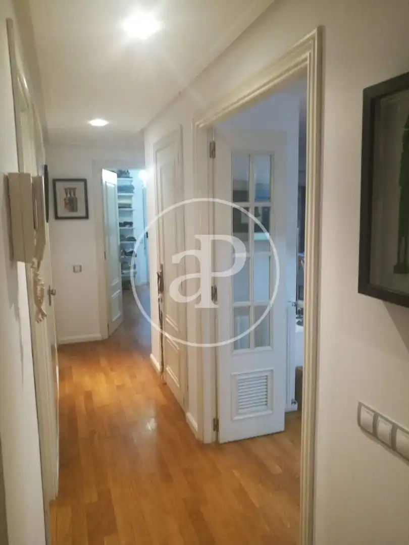 Wohnung zur Miete in Valencia mit Klimaanlage, Möbliert und Balkon