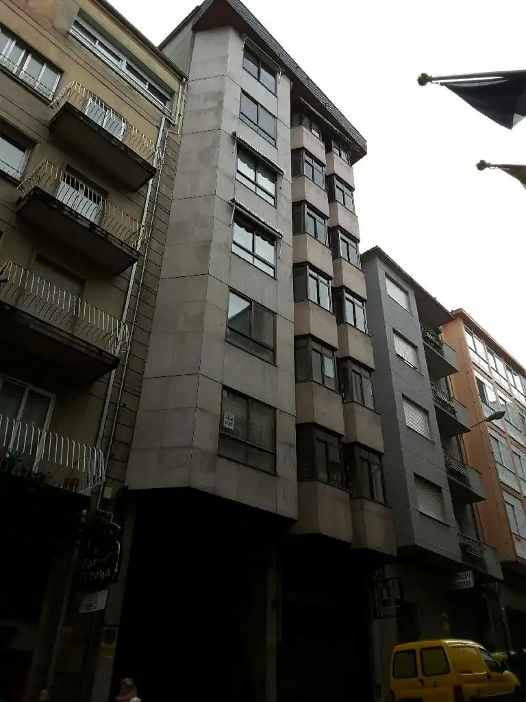 Local comercial en venda a Avenida de Buenos Aires 24