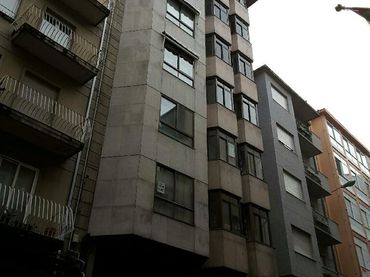 Local comercial en venda a Avenida de Buenos Aires 24