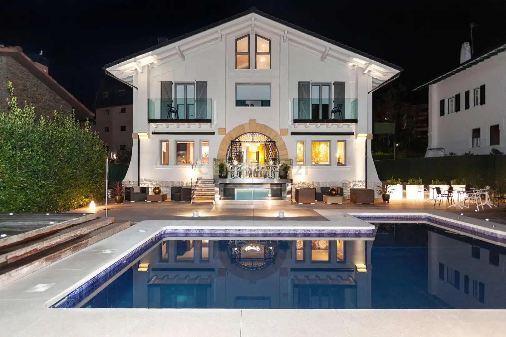 Vista exterior de Casa o xalet en venda en Donostia - San Sebastián  amb Aire condicionat, Jardí privat i Piscina