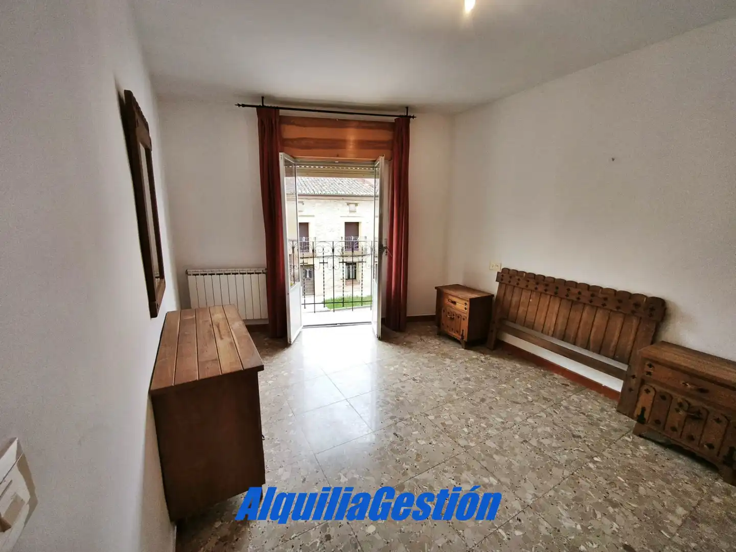 Sala de estar de Casa adosada en venta en Tamajón con Calefacción, Terraza y Balcón