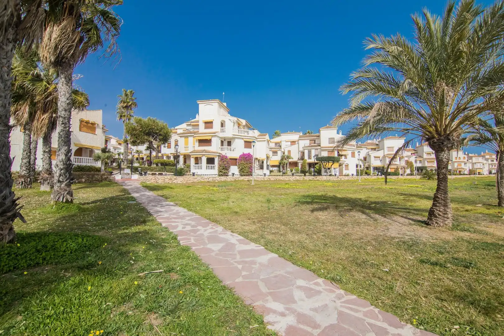 Bungalow amb terrassa de lloguer a Avenida santiago bernabeu 44, imagen 3