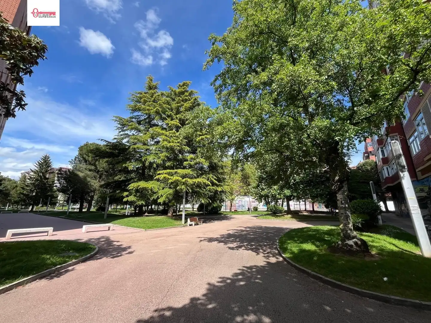 Vista exterior de Ático en venta en Burgos con Calefacción, Parquet y Terraza