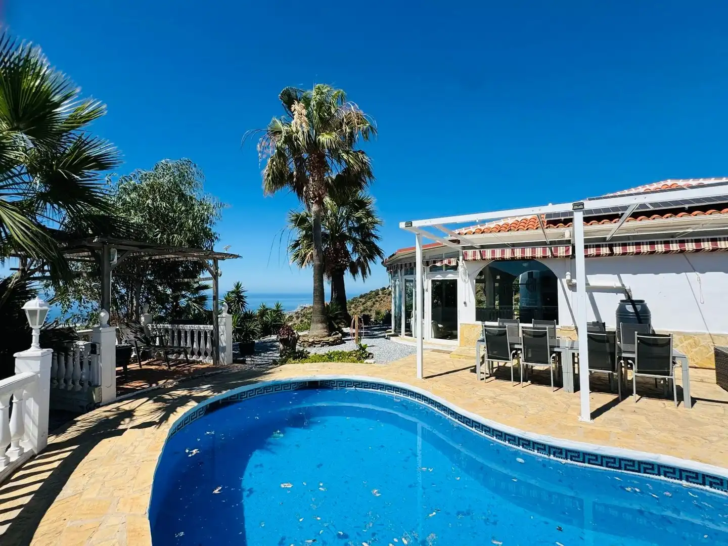 Vista exterior de Casa o xalet en venda en Arenas amb Aire condicionat, Jardí privat i Traster