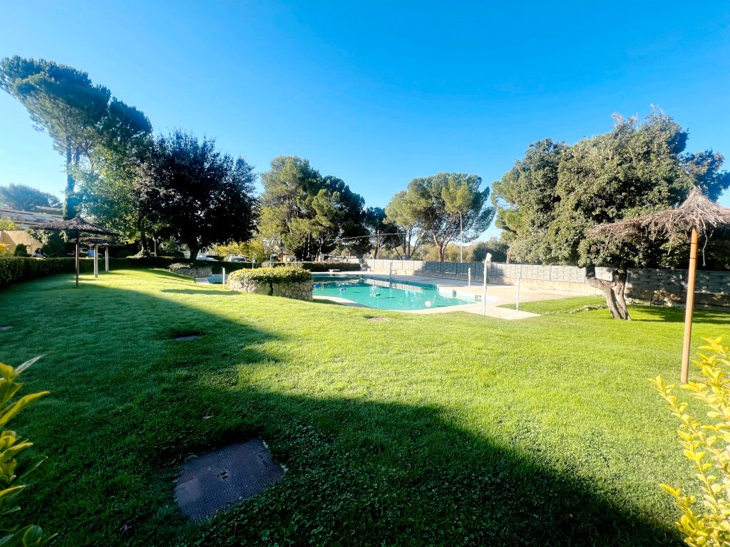 Swimming pool of Single-family semi-detached for sale in Villaviciosa de Odón  with Air Conditioner, Heating and Private garden