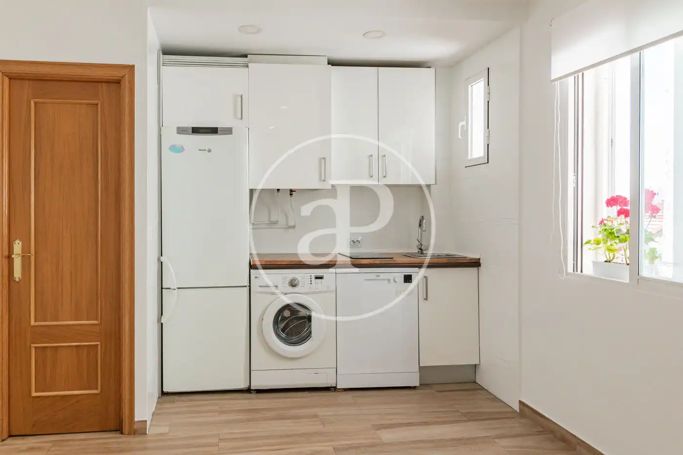 Kitchen of Flat for rent in Madrid  with Air Conditioner and Heating
