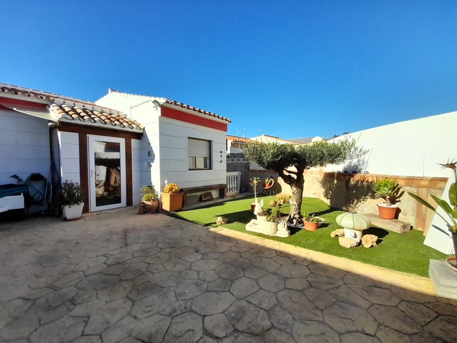 Jardí de Casa o xalet en venda en Alcaucín amb Aire condicionat, Jardí privat i Terrassa