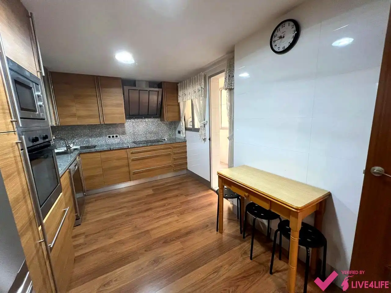 Kitchen of Flat for rent in Valencia  with Air Conditioner, Parquet flooring and Furnished