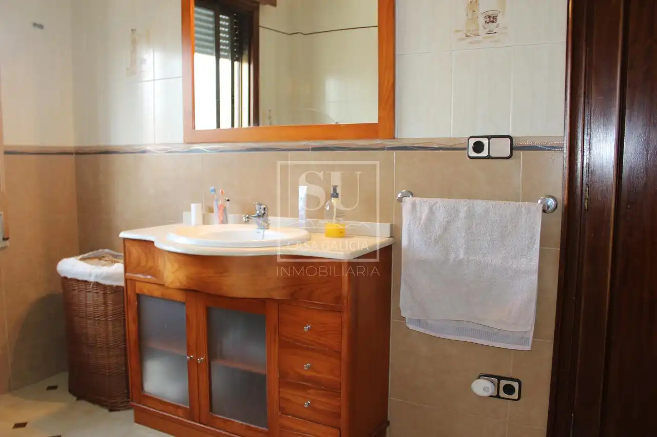 Bany de Casa o xalet en venda en Baiona amb Calefacció i Jardí privat