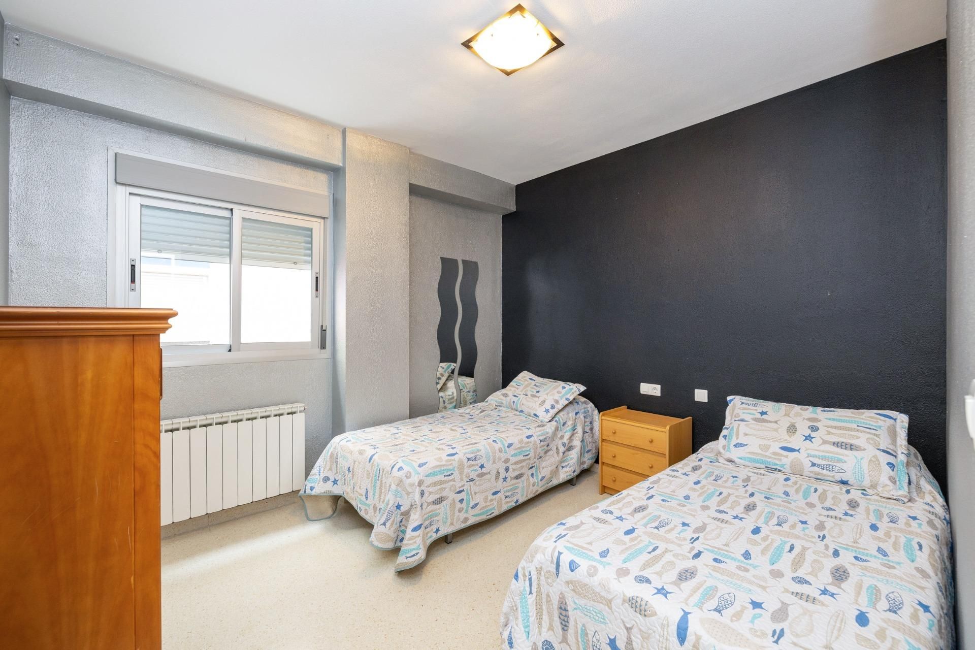 Dormitori de Pis en venda en  Granada Capital amb Calefacció, Terrassa i Balcó