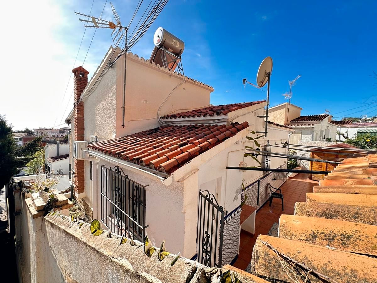 Vista exterior de Casa o xalet en venda en Almuñécar amb Jardí privat, Terrassa i Moblat