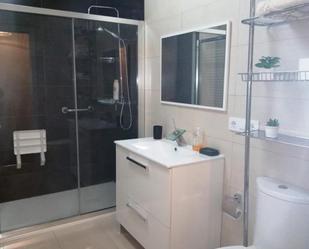 Bathroom of Flat to rent in Cangas   with Heating and Furnished